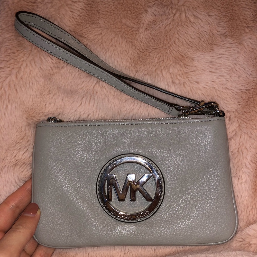 Micheal Kors wristlet